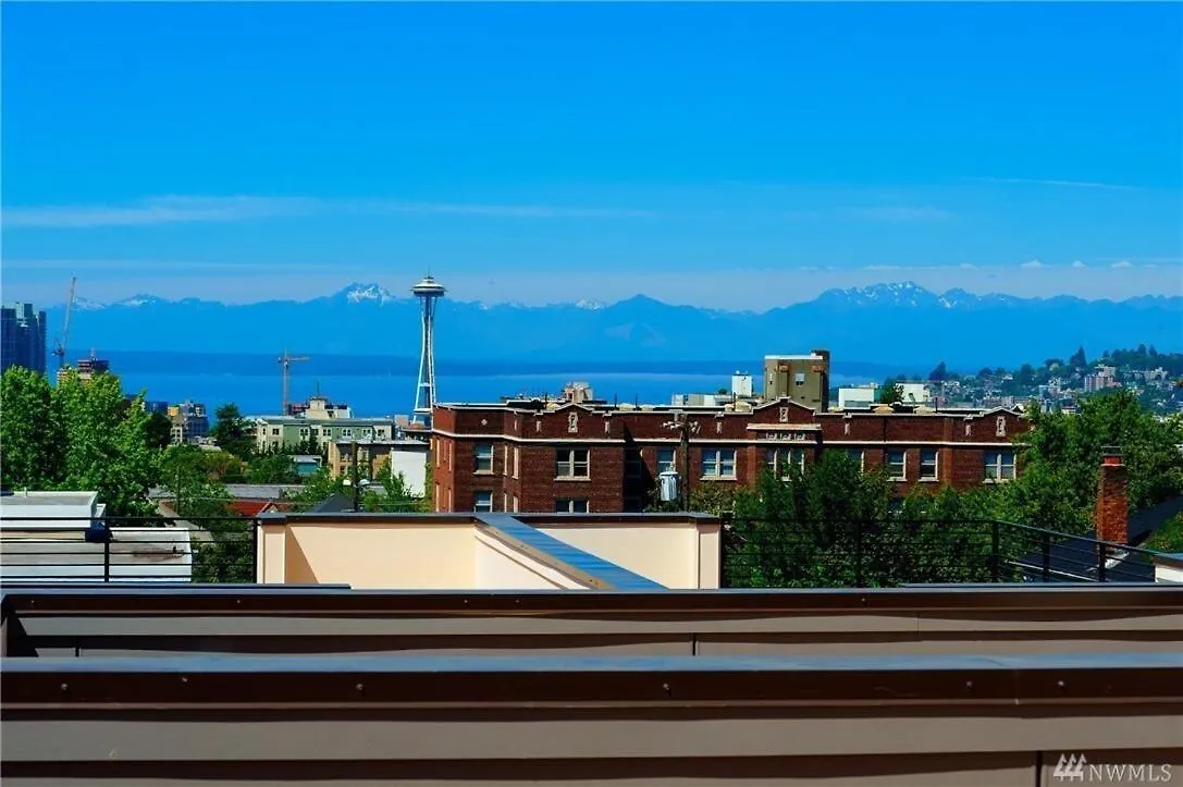 Holiday home Rooftop Views Of The Space Needle, Sound, & City Seattle